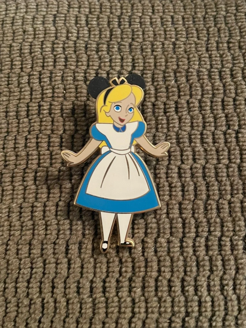 Alice in Wonderland Arms Out Pin